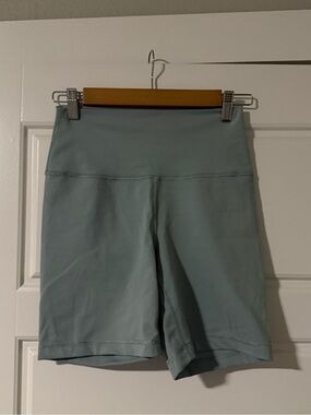 Women’s Biker Shorts in Pale Sage